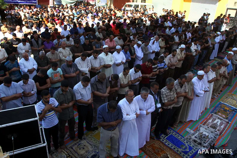 Palestinian Muslim worshippers attend Friday prayer next to the Red Cross building in Gaza City as they call for the release of Palestinian prisoners from Israeli jails and support of inmates in hunger strike on October...