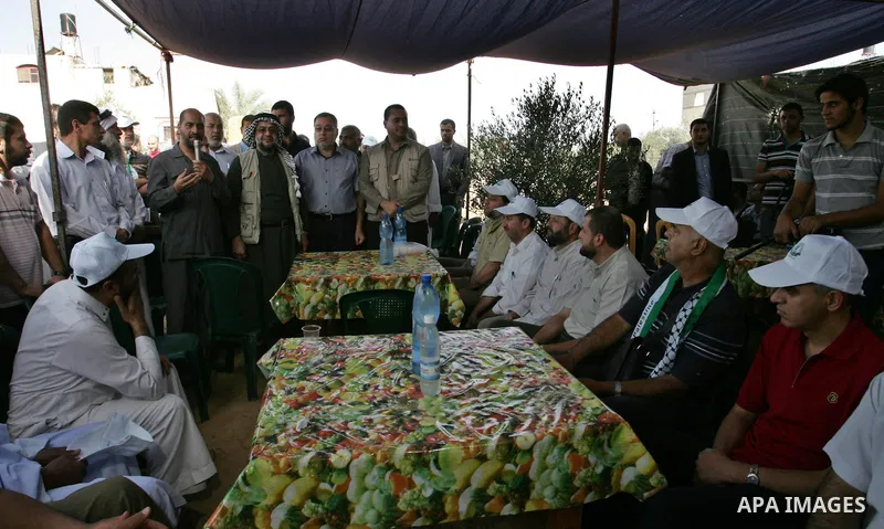 Volunteer delegation from the convoy, "Miles of Smiles 6" in cooperation with the Ministry of Agriculture during pick the number of olive trees in the town of Khuza'a east of Khan Younis, southern Gaza Strip on Oct, 08,...
