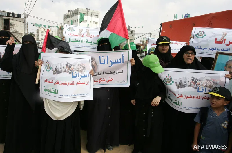 Palestinian women take part in a protest calling for the release of Palestinian prisoners from Israeli jails and in support of inmates in hunger strike on Oct 11, 2011 in Rafah, southern Gaza Strip. Hundreds of Palestini...