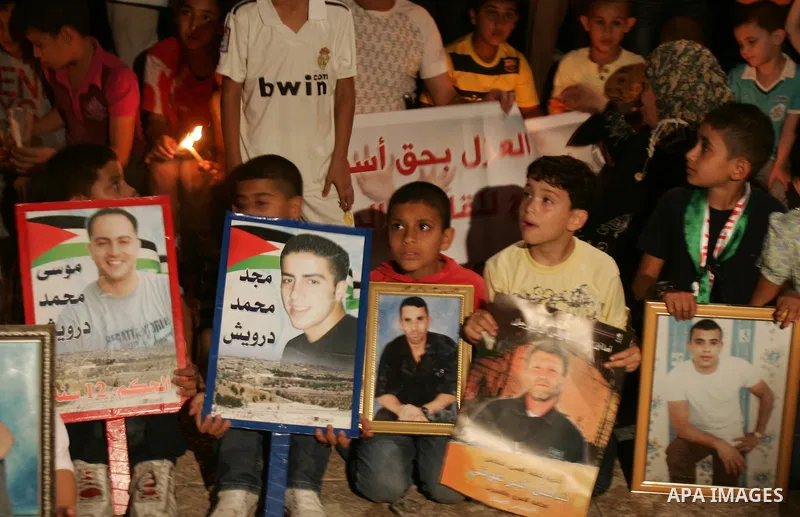 Palestinians take part in a protest calling for the release of Palestinian prisoners from Israeli jails and in support of inmates in hunger strike on October 11, 2011 outside Damascus Gate in Jerusalem's Old City. Accord...