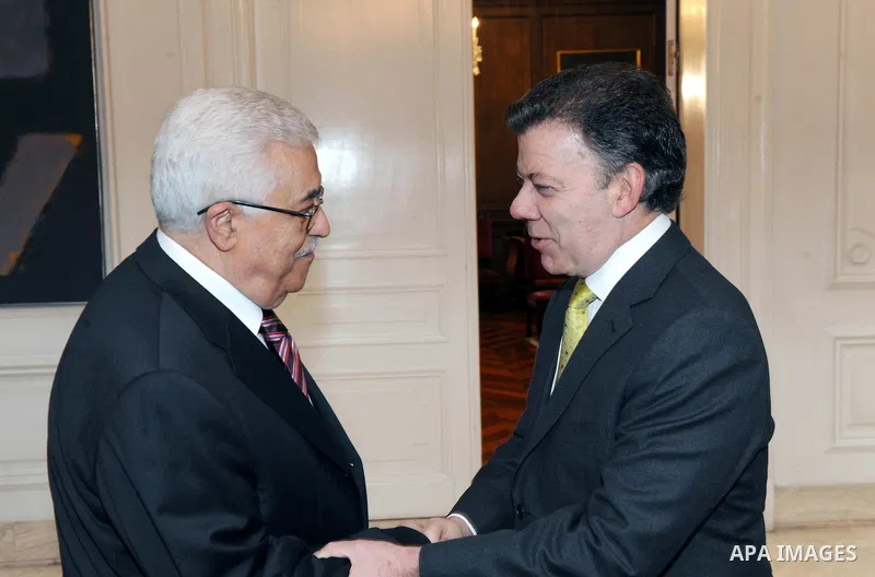 Palestinian President Mahmoud Abbas (Abu Mazen) meets with Colombian President in Bogota on Oct. 11,2011. Photo by Thaer Ganaim