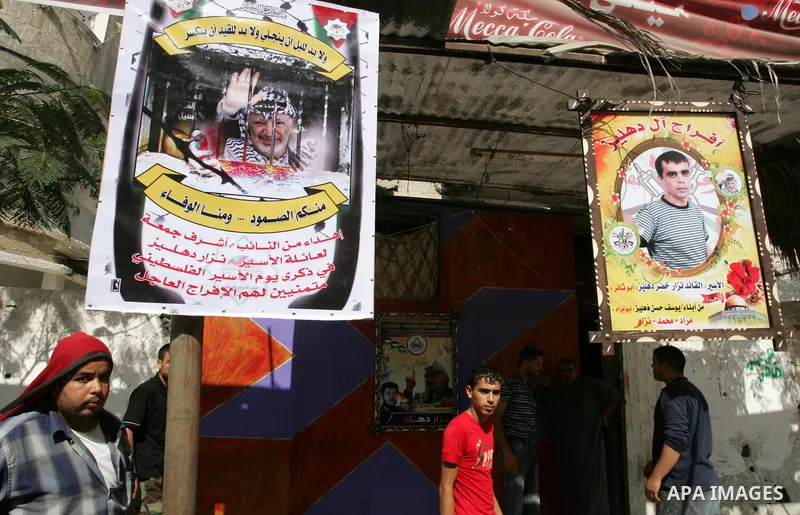 The families of Palestinian prisoners loyal to the leader of the Palestinian Fatah party led by Mahmoud Abbas, Hamas flags decorate their homes in Rafah town in the southern Gaza Strip on October 16, 2011. Israel on Sund...