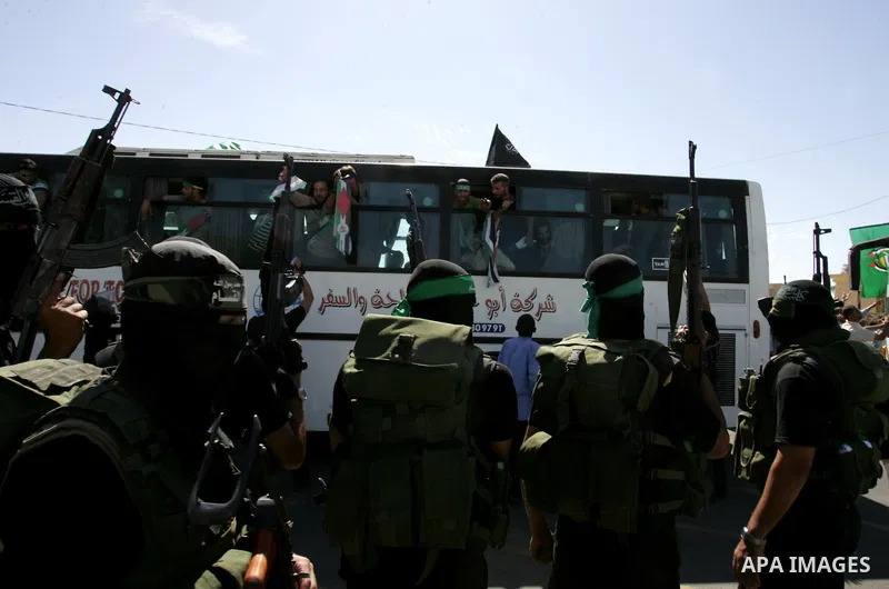Palestinian prisoners cross to the southern Gaza Strip from the Egyptian side of the Rafah border on Oct. 18, 2011 upon their release from Israeli prisons under a landmark deal to free abducted Israeli soldier Gilad Shal...