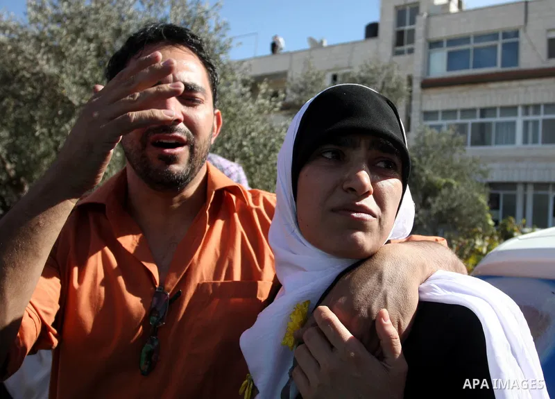 A Palestinian prisoner is welcomed by a crowd following the release of hundreds of prisoners from Israeli jails on October 18,2011 at the Palestinian Authority headquarters in the West Bank city of Ramallah. Crowds of Pa...