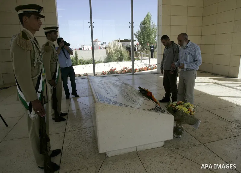 Released Palestinian prisoners read Holy Koran at the tomb of the late Palestinian President Yasser Arafat in the West Bank city of Ramallah, Tuesday, Oct. 18, 2011. Hamas agreed to release Israeli soldier Galit Schalit...