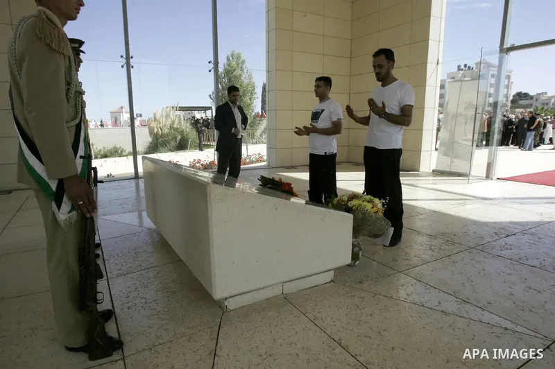 Released Palestinian prisoners read Holy Koran at the tomb of the late Palestinian President Yasser Arafat in the West Bank city of Ramallah, Tuesday, Oct. 18, 2011. Hamas agreed to release Israeli soldier Galit Schalit...