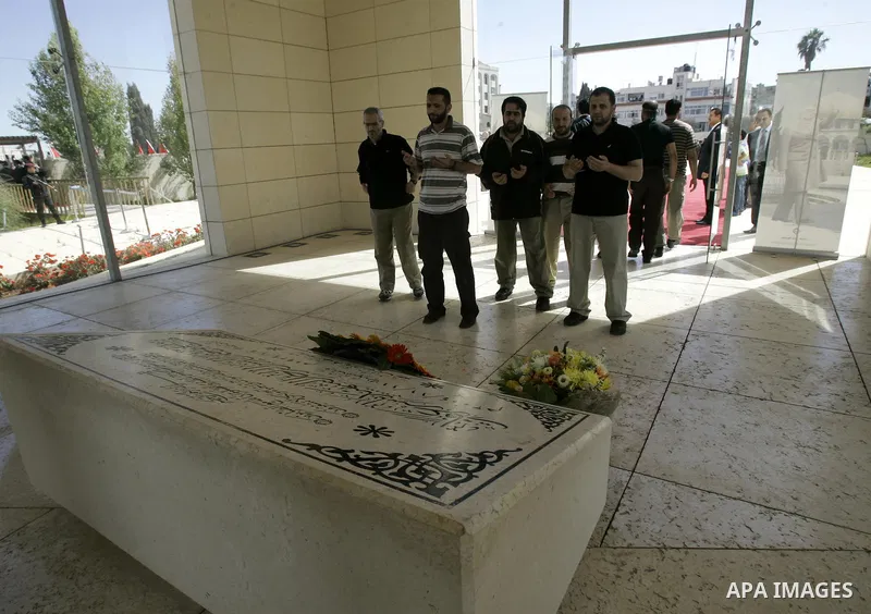 Released Palestinian prisoners read Holy Koran at the tomb of the late Palestinian President Yasser Arafat in the West Bank city of Ramallah, Tuesday, Oct. 18, 2011. Hamas agreed to release Israeli soldier Galit Schalit...