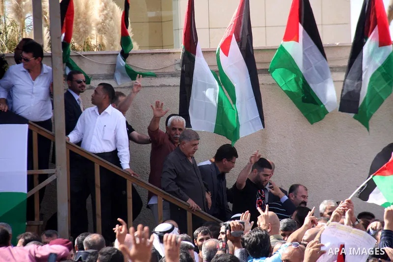 Freed Palestinian prisoners (C) are welcomed home by their friends and relatives upon their arrival in Ramallah, the West Bank, 18 October 2011. 477 Palestinian prisoners were freed on 18 October 2011 in exchange for the...