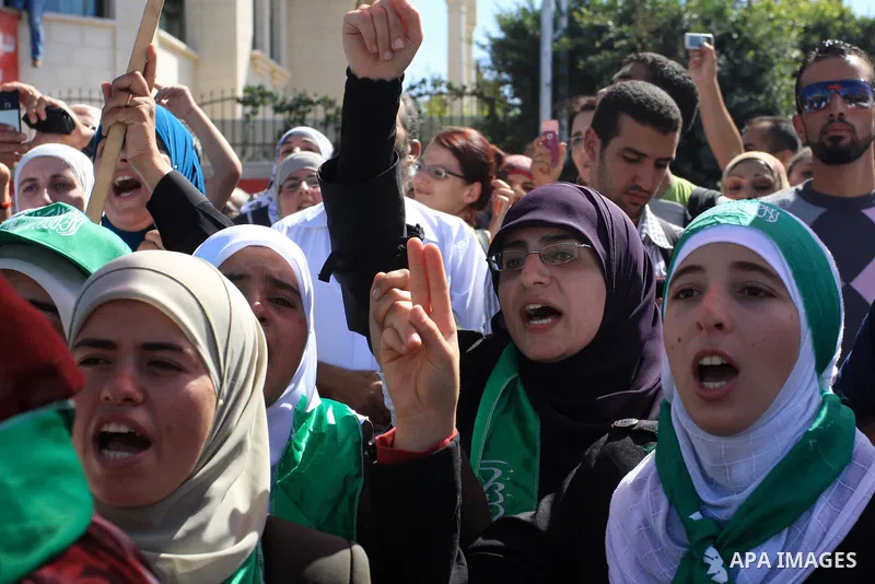 Freed Palestinian prisoners are welcomed home by their friends and relatives upon their arrival in Ramallah, the West Bank, 18 October 2011. 477 Palestinian prisoners were freed on 18 October 2011 in exchange for the rel...