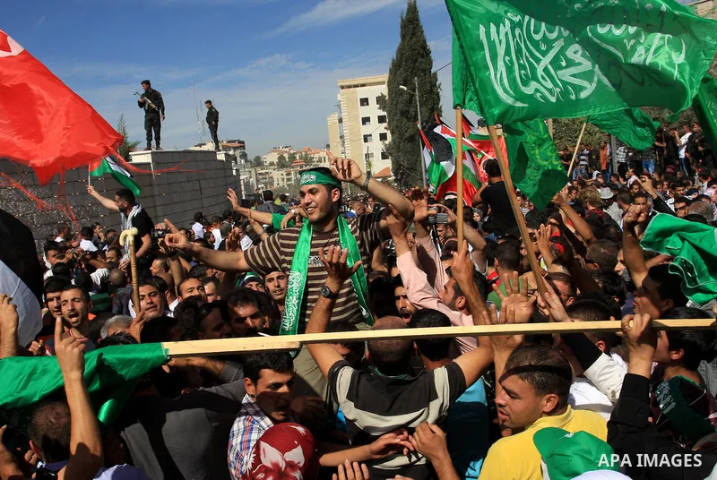 Freed Palestinian prisoners (C) are welcomed home by their friends and relatives upon their arrival in Ramallah, the West Bank, 18 October 2011. 477 Palestinian prisoners were freed on 18 October 2011 in exchange for the...
