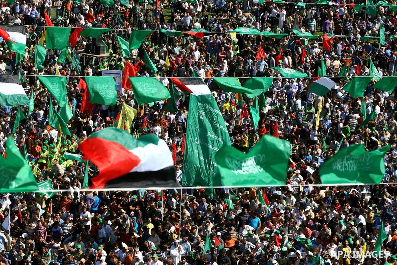 Thousands of Palestinians attend the welcome ceremony held for the Palestinian prisoners released from Israel in al-Katiba Yard in Gaza City, Oct. 18, 2011. Israel and the Palestinians finished on Tuesday the first phase...