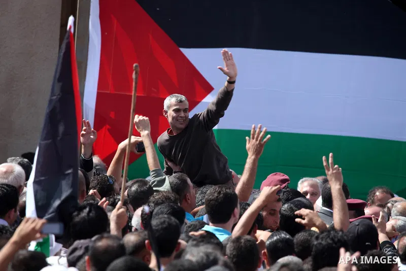 Palestinian prisoners are welcomed by a crowd following the release of hundreds of prisoners from Israeli jails on October 18,2011 at the Palestinian Authority headquarters in the West Bank city of Ramallah. Crowds of Pa...