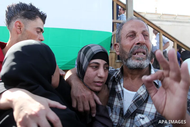 Palestinian prisoners are welcomed by a crowd following the release of hundreds of prisoners from Israeli jails on October 18,2011 at the Palestinian Authority headquarters in the West Bank city of Ramallah. Crowds of Pa...