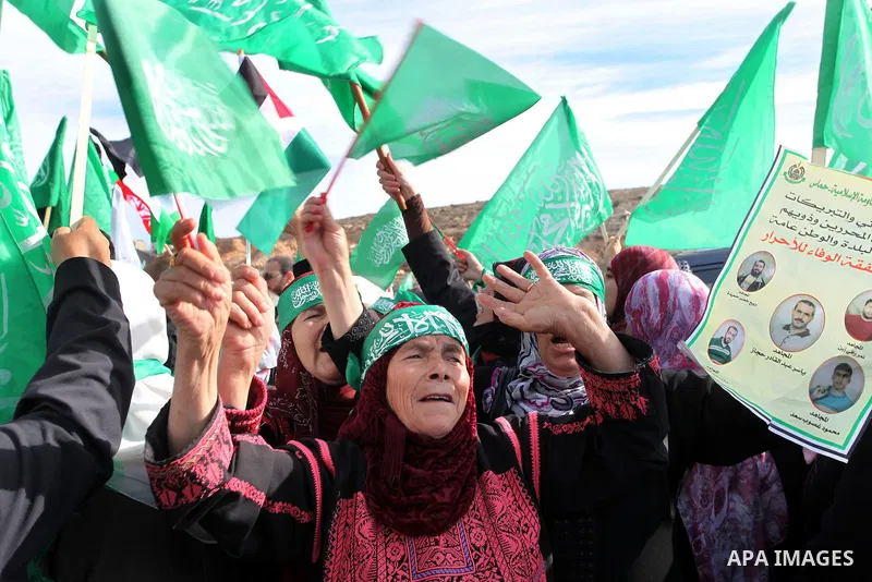 Palestinian prisoners are welcomed by a crowd following the release of hundreds of prisoners from Israeli jails on October 18,2011 at the Palestinian Authority headquarters in the West Bank city of Ramallah. Crowds of Pa...
