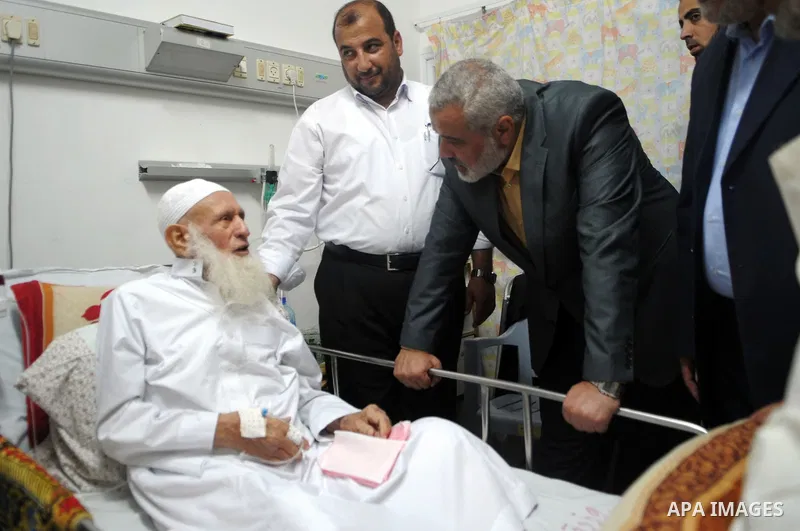 Palestinian Prime Minister in Gaza, Ismail Haniyeh during his visit to the father of the leader Abu Mohammed al-Najjar in the hospital to check on his health. Photo by Ahmed Shaat