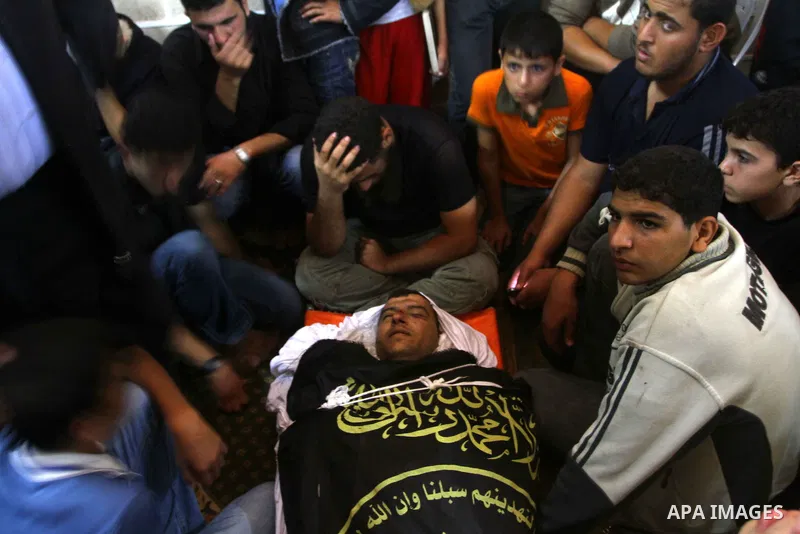 Palestinian mourners take part in the funerals of militants of the Islamic Jihad movement in Gaza City on Oct. 30, 2011, killed during Israeli air raids late last night. The Islamic Jihad said it would observe an Egyptia...