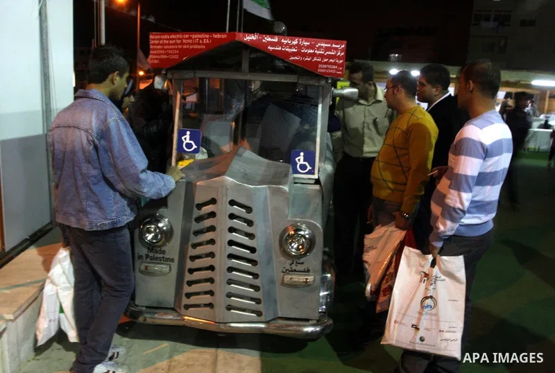 Palestinians tour inside the Palestinian National Industries Exhibition, in the West Bank city of Ramallah on October 30, 2011. Photo by Issam Rimawi