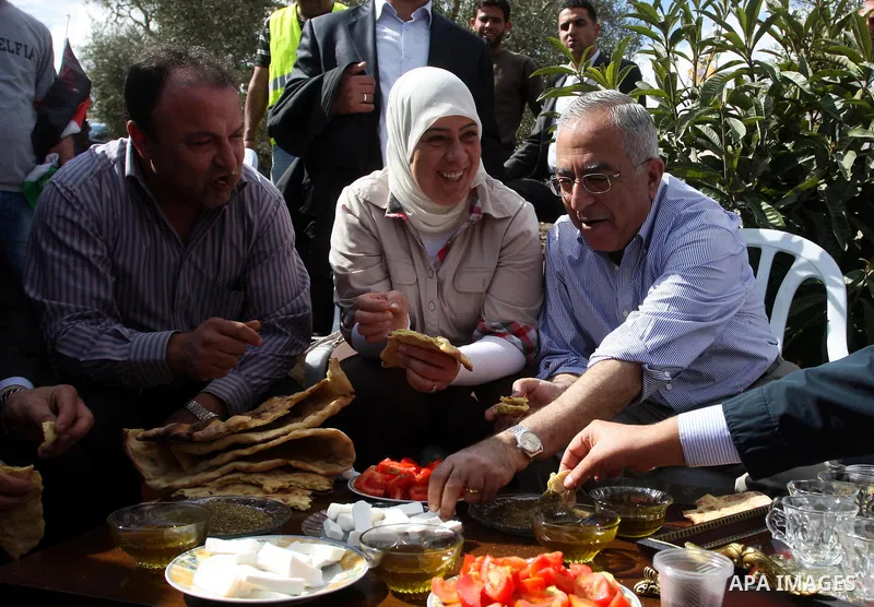 Palestinian Prime Minister Salam Fayyad tours in the village of Nabi Salah, north of Ramallah, 31 October 2011, in supporting Palestinian farmers during the olive harvest and against Israeli settlers attacks on Palestini...