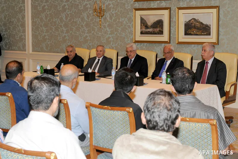 Palestinian President Mahmoud Abbas meets with the freed Palestinian prisoners who released to Qatar in Doha October 31, 2011. Photo by Thaer Ganaim