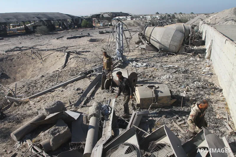 Palestinians remove rubble after an overnight Israeli air strike in Khan Younis in the southern Gaza Strip November 9, 2011. The Israeli military said it targeted a militant facility in response to rocket fire by Gaza mi...