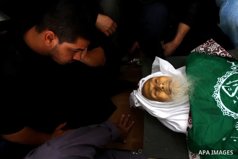 Palestinian mourn the body of Mohammed al-Najjar, one of the founders of Muslims brotherhood in Palestine and Hamas movement leader, in the southern Gaza Strip town of Khan Younis on Nov. 11,2011 . Photo by Ashraf Amra