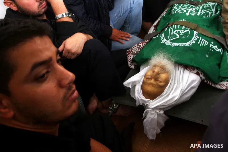 Palestinian mourn the body of Mohammed al-Najjar, one of the founders of Muslims brotherhood in Palestine and Hamas movement leader, in the southern Gaza Strip town of Khan Younis on Nov. 11,2011 . Photo by Ashraf Amra