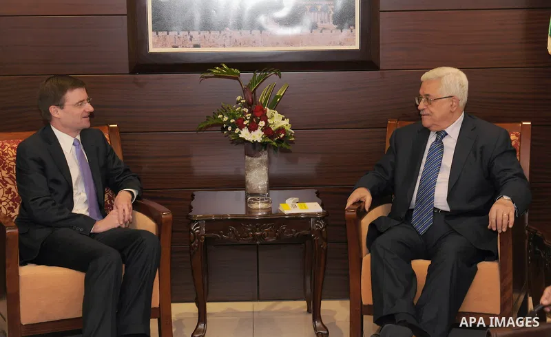 Palestinian President Mahmoud Abbas (Abu Mazen) meets with U.S. envoy, David Hill in the West Bank city of Ramallah on Nov. 13, 2011. Photo by Thaer Ganaim