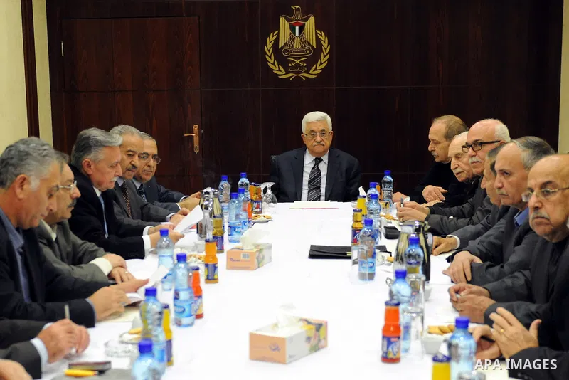 Palestinian President Mahmoud Abbas (Abu Mazen) meets with the Executive Committee in the West Bank city of Ramallah on Nov. 15, 2011. Photo by Mufeed Abu Hasnah