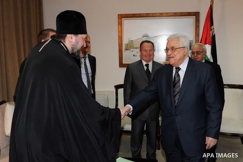Palestinian President Mahmoud Abbas (Abu Mazen) receives a delegation of the peoples of the Global Foundation Alardhuksé in Ramallah on Nov.15, 2011. Photo by Mufeed Abu Hasnah