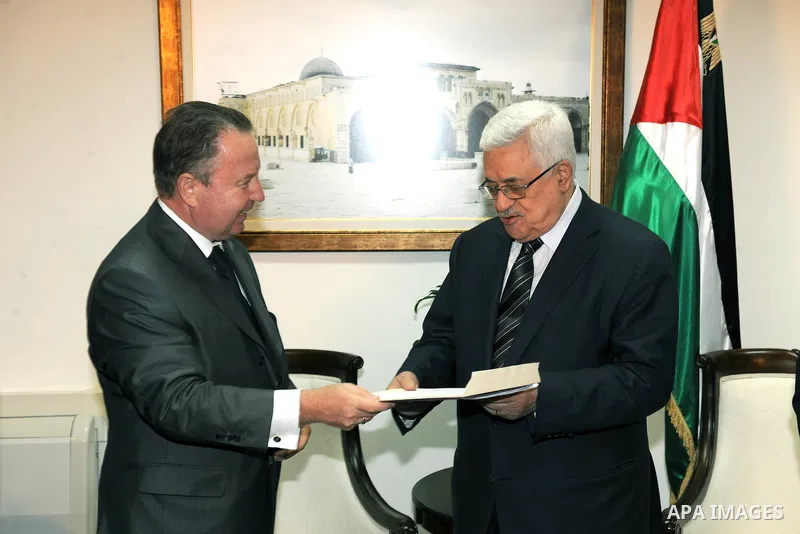 Palestinian President Mahmoud Abbas (Abu Mazen) receives a delegation of the peoples of the Global Foundation Alardhuksé in Ramallah on Nov.15, 2011. Photo by Mufeed Abu Hasnah