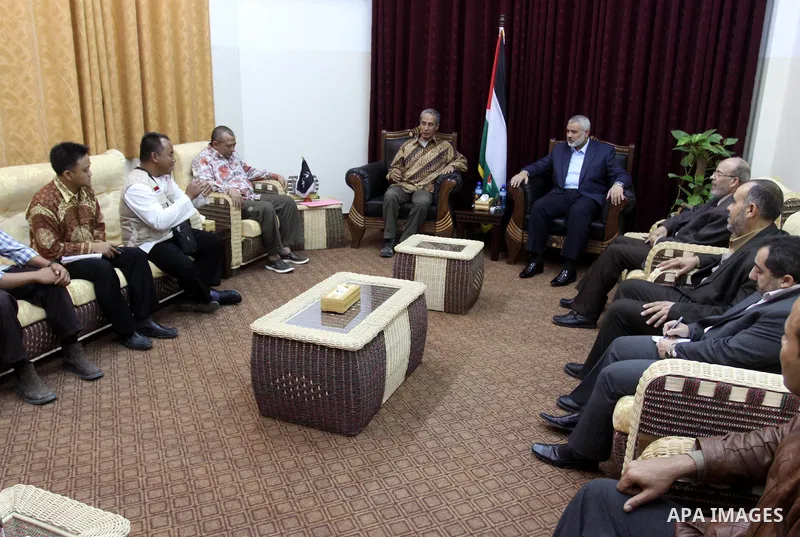 Palestinian prime minister in Gaza Strip, Ismail Haniya meets with the Indonesian delegation at his office in Gaza city on Nov. 17,2011. Photo by Mohammed Asad