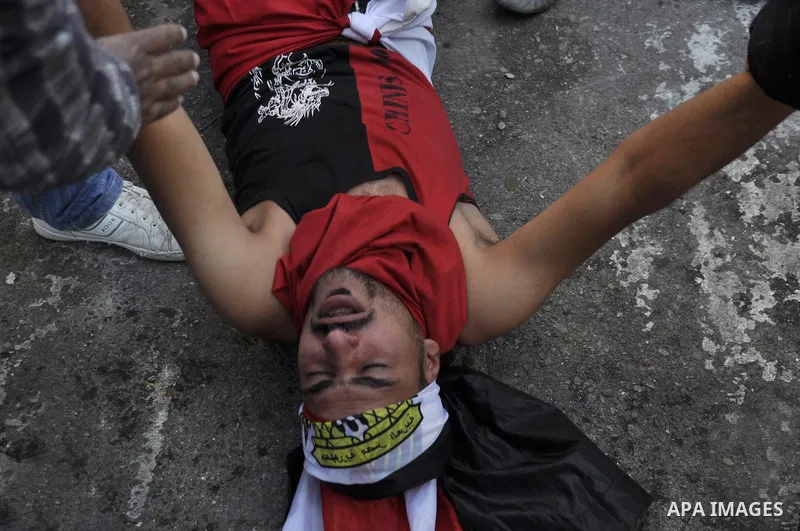 Protesters carry and injured man during clashes between protesters and police near Tahrir Square in Cairo November 19, 2011. Clashes erupted between riot police and protesters in Cairo's Tahrir square on Saturday after p...
