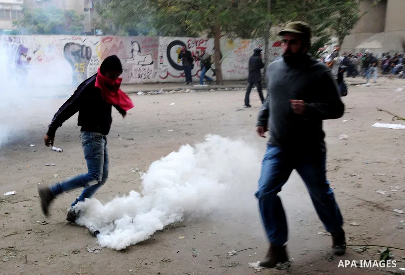 Egyptian youths throw stones at security forces during clashes in Cairo, Egypt, 20 November 2011. According to media sources, hundreds of protesters took control of Tahrir Square in the Egyptian capital on 20 November, f...