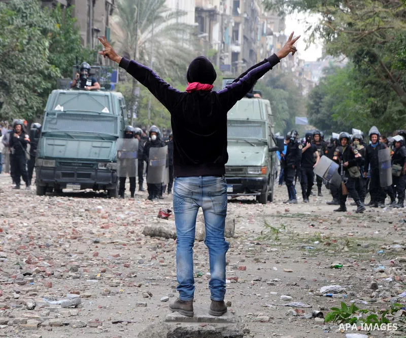 Egyptian youths throw stones at security forces during clashes in Cairo, Egypt, 20 November 2011. According to media sources, hundreds of protesters took control of Tahrir Square in the Egyptian capital on 20 November, f...