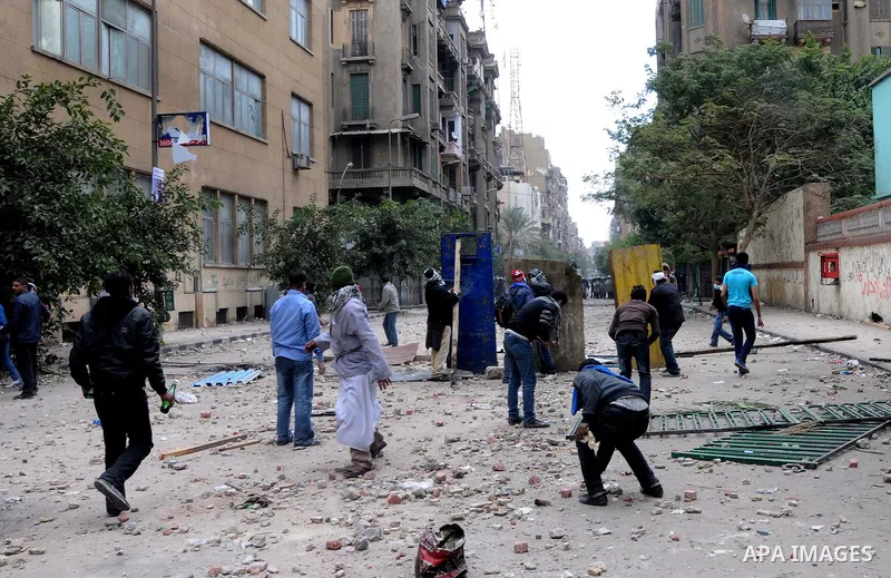 Egyptian youths throw stones at security forces during clashes in Cairo, Egypt, 20 November 2011. According to media sources, hundreds of protesters took control of Tahrir Square in the Egyptian capital on 20 November, f...