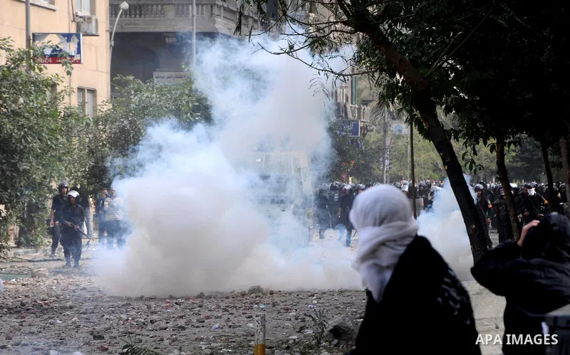 Egyptian youths throw stones at security forces during clashes in Cairo, Egypt, 20 November 2011. According to media sources, hundreds of protesters took control of Tahrir Square in the Egyptian capital on 20 November, f...