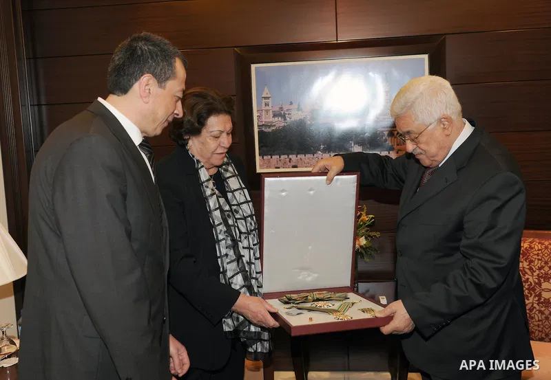 Palestinian President, Mahmoud Abbas (Abu Mazen), gives the Star of Honor of the late Abdullah Hourani in the West Bank city of Ramallah on Nov. 20, 2011. Photo by Thaer Ganaim
