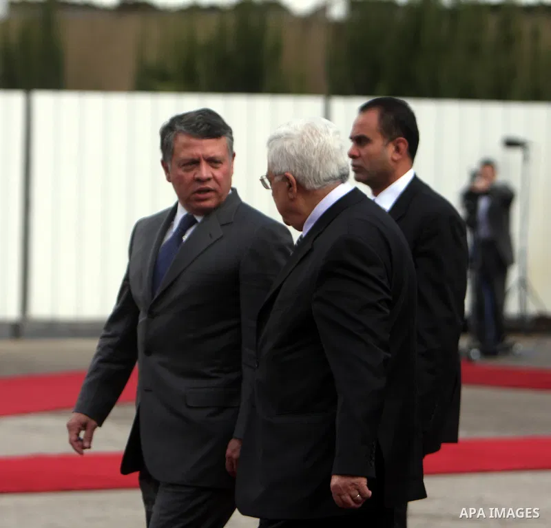 Palestinian President Mahmoud Abbas and King Abdullah of Jordan walk together during a welcoming ceremony in the West Bank city of Ramallah November 21, 2011. Abdullah arrived in Ramallah on Monday for a rare visit to th...