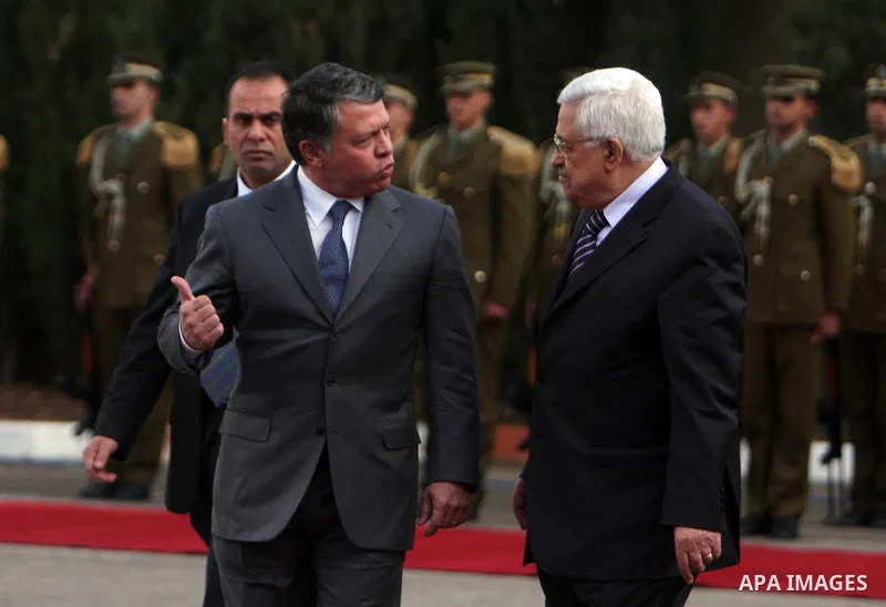 Palestinian President Mahmoud Abbas and King Abdullah of Jordan walk together during a welcoming ceremony in the West Bank city of Ramallah November 21, 2011. Abdullah arrived in Ramallah on Monday for a rare visit to th...