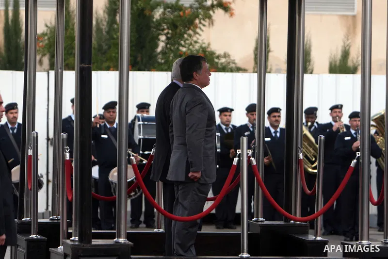Palestinian President Mahmoud Abbas and King Abdullah of Jordan walk together during a welcoming ceremony in the West Bank city of Ramallah November 21, 2011. Abdullah arrived in Ramallah on Monday for a rare visit to th...