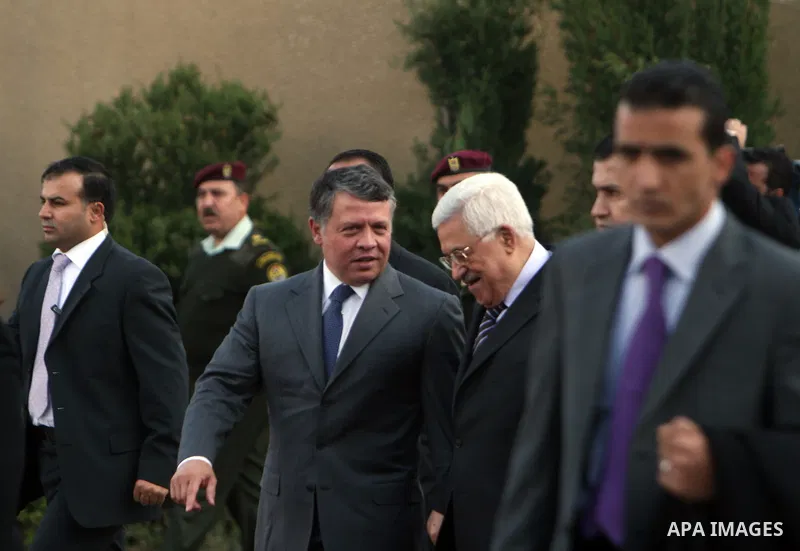 Palestinian President Mahmoud Abbas and King Abdullah of Jordan walk together during a welcoming ceremony in the West Bank city of Ramallah November 21, 2011. Abdullah arrived in Ramallah on Monday for a rare visit to th...