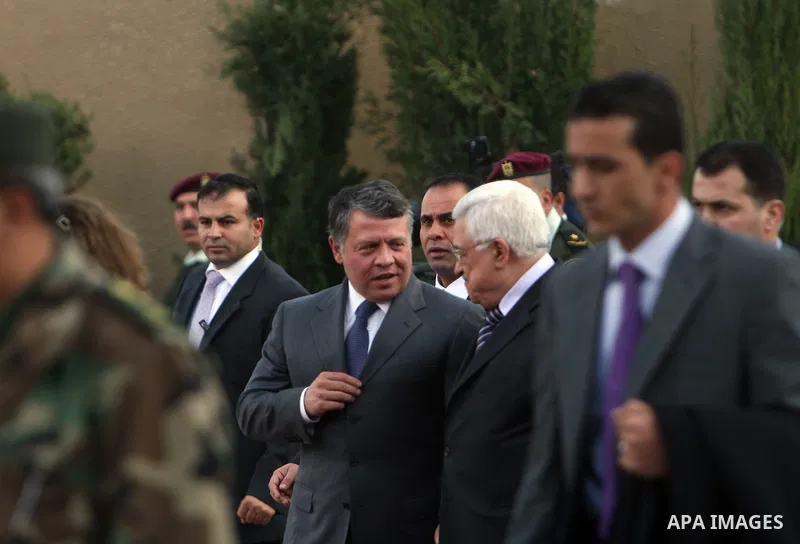 Palestinian President Mahmoud Abbas and King Abdullah of Jordan walk together during a welcoming ceremony in the West Bank city of Ramallah November 21, 2011. Abdullah arrived in Ramallah on Monday for a rare visit to th...