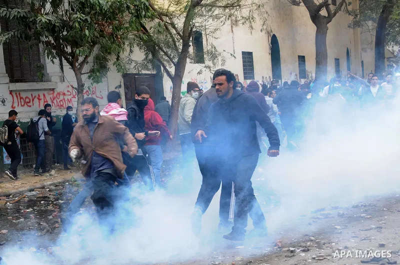 Egyptian protesters clash with security forces on the third day of at Tahrir Square in Cairo on November 21, 2011. Fresh clashes erupted in Cairo's Tahrir Square between police and protesters demanding the end of army ru...