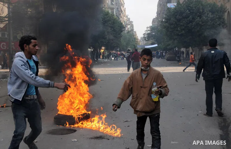 Egyptian protesters clash with security forces on the third day of at Tahrir Square in Cairo on November 21, 2011. Fresh clashes erupted in Cairo's Tahrir Square between police and protesters demanding the end of army ru...