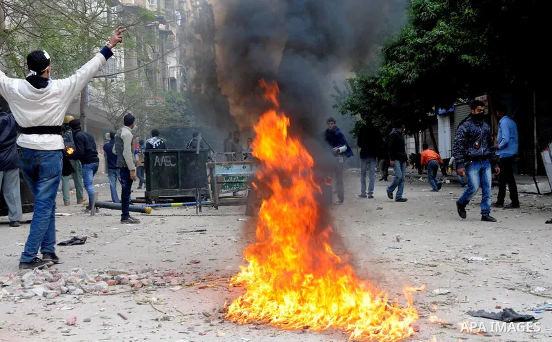Egyptian protesters clash with security forces on the third day of at Tahrir Square in Cairo on November 21, 2011. Fresh clashes erupted in Cairo's Tahrir Square between police and protesters demanding the end of army ru...