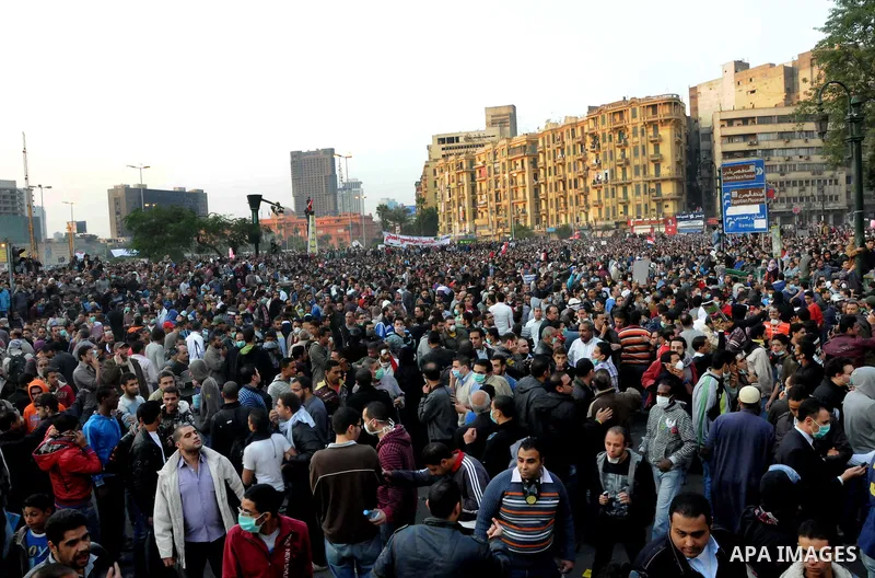 Egyptian protesters clash with security forces on the third day of at Tahrir Square in Cairo on November 21, 2011. Fresh clashes erupted in Cairo's Tahrir Square between police and protesters demanding the end of army ru...