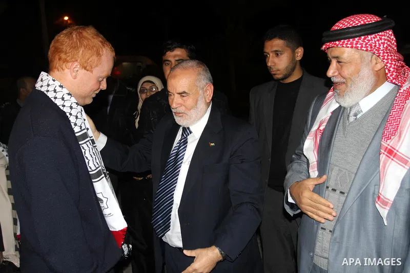 Palestinians receives the international delegation, which includes European parliamentarians and international and solidarities Arab to break the siege on Gaza, in Gaza city on Nov. 21, 2011. Photo by Mohammed Asad