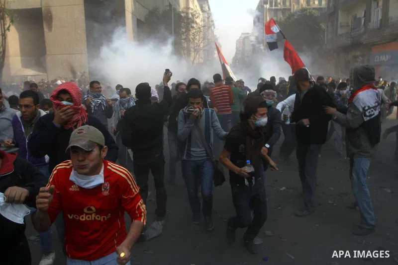 Egyptian protesters clash with riot police in a Cairo street on November 22, 2011. Thousands of protesters swarmed Cairo's Tahrir Square to demand an end to military rule, heightening tension after days of deadly clashes...