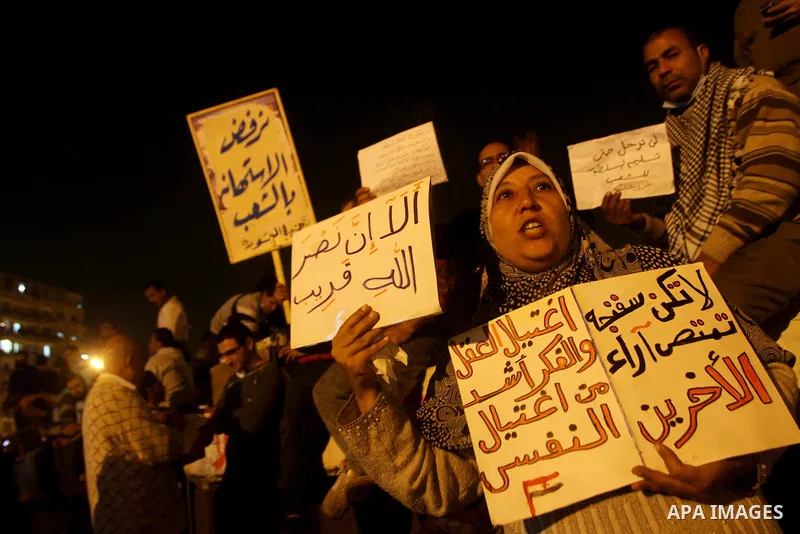 Protesters chant anti-military council slogans at Tahrir Square in Cairo November 22, 2011. Egypt's ruling generals offered on Tuesday to transfer power to a civilian president by July in a dramatic attempt to placate pr...