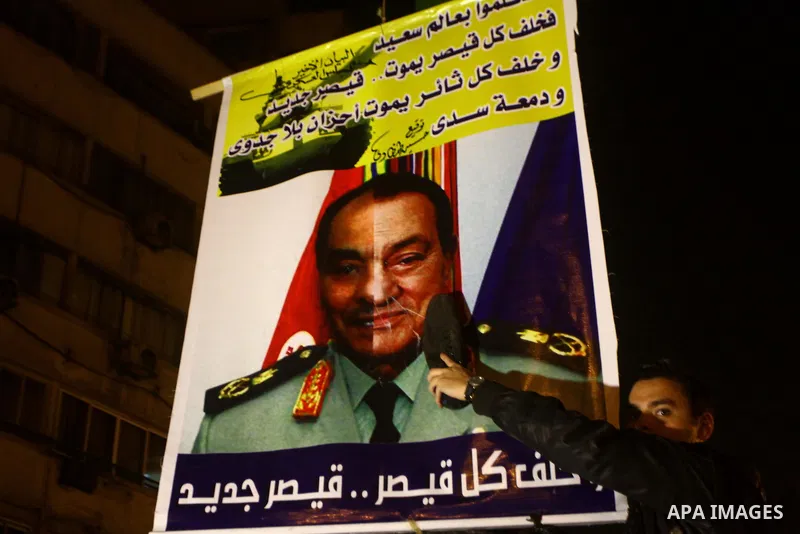 Protesters chant anti-military council slogans at Tahrir Square in Cairo November 22, 2011. Egypt's ruling generals offered on Tuesday to transfer power to a civilian president by July in a dramatic attempt to placate pr...
